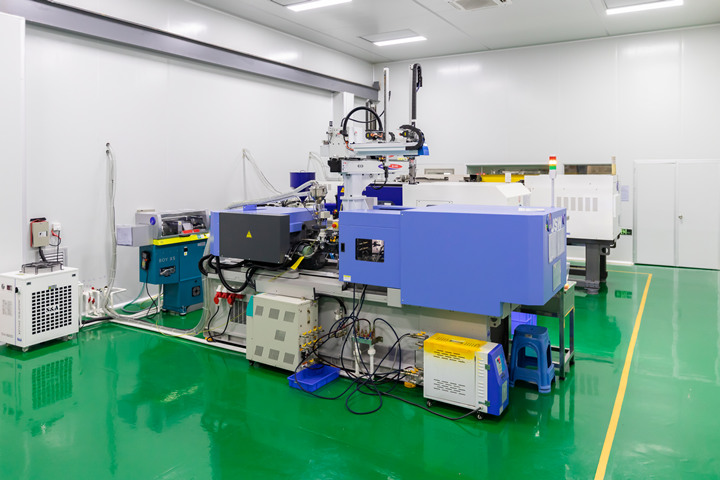 Professional cleanroom for injection molding