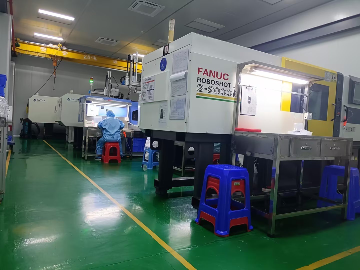 Medical injection molding manufacturing system with documented process controls