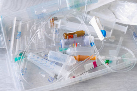 medical syringes and ampoules of plastic and glass that were in use waste