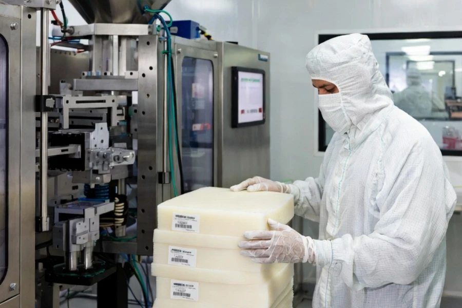 material traceability process in medical injection molding cleanroom environment