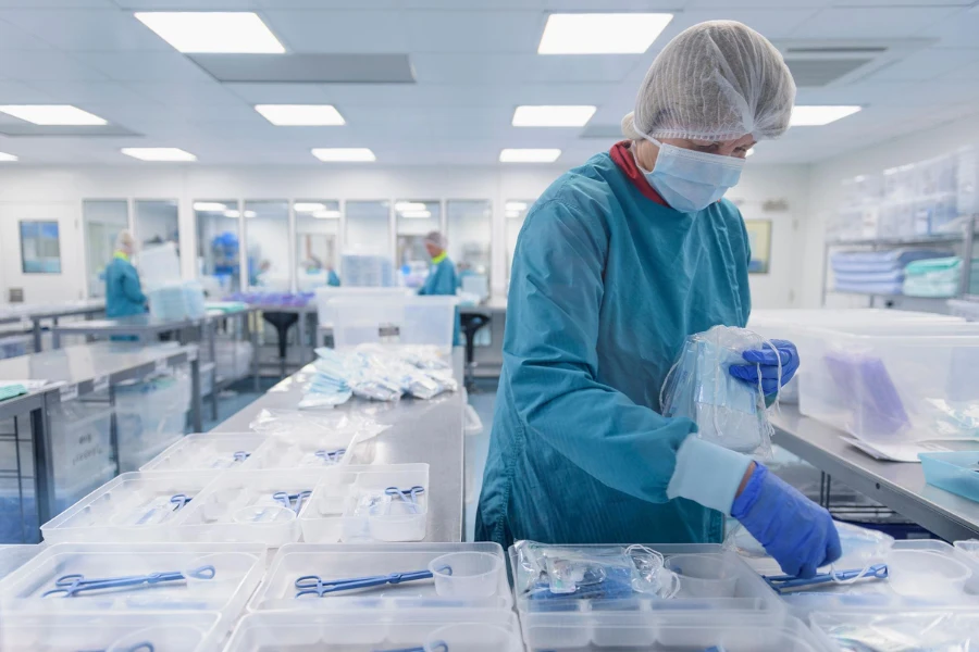 medical cleanroom assembly and packaging with lot number controlled production