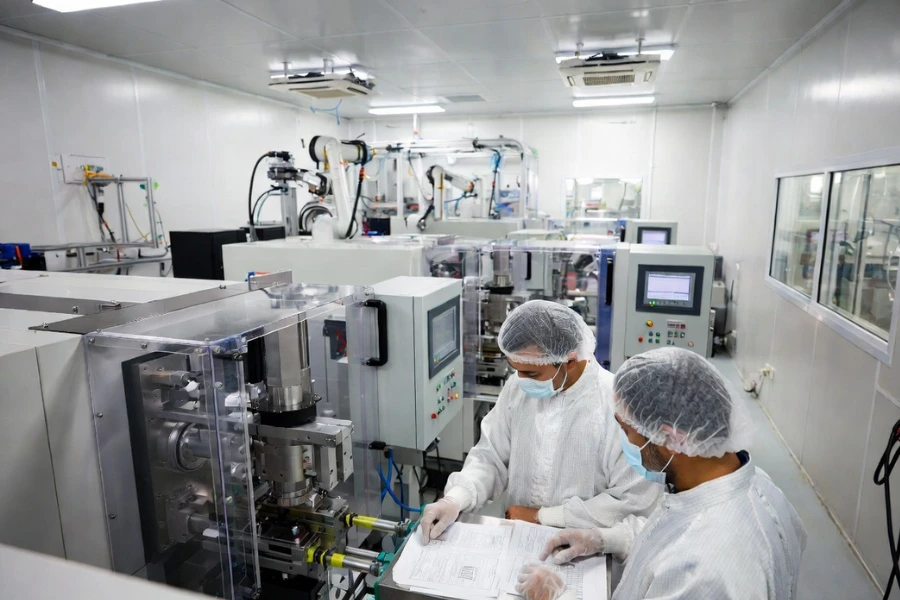 medical injection molding documentation compliance in cleanroom manufacturing environment